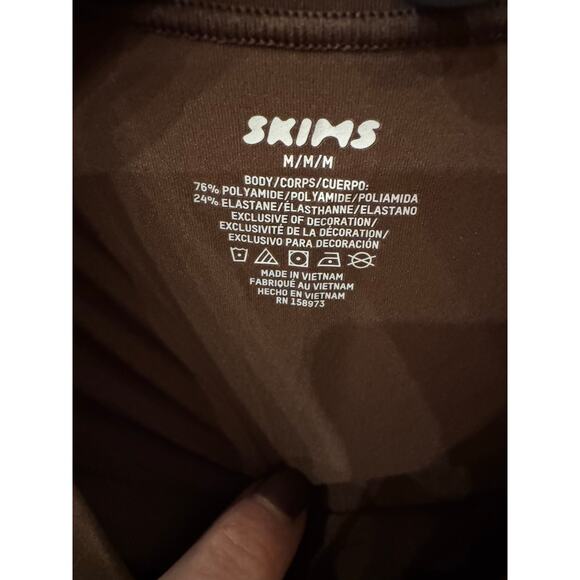 SKIMS FITS EVERYBODY LONG SLEEVE T-SHIRT | COCOA limited edition (M) - Picture 3 of 5